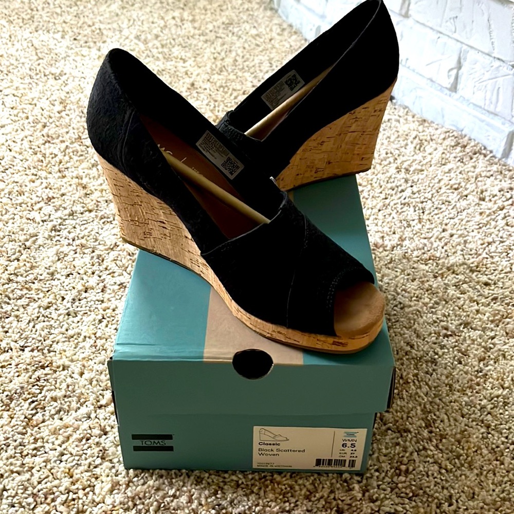 Toms Wedge Shoes 6.5